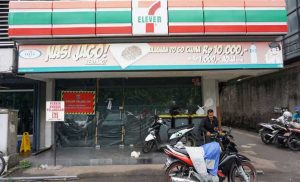 8 Bidang Industri Indonesia Yang Tergeser Dunia Digital Seven Eleven Tutup