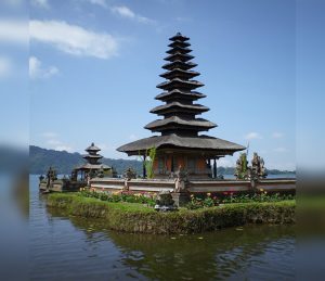 Ini Dia, 4 Destinasi Wisata Di Bali Yang Wajib Anda Kunjungi Pura Di Tanah Lot Bali Indonesia